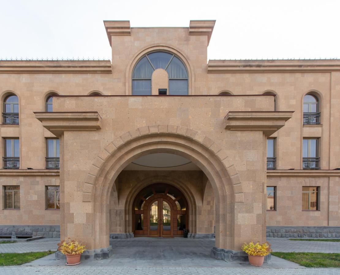 Latar Hotel Yerevan Exterior photo