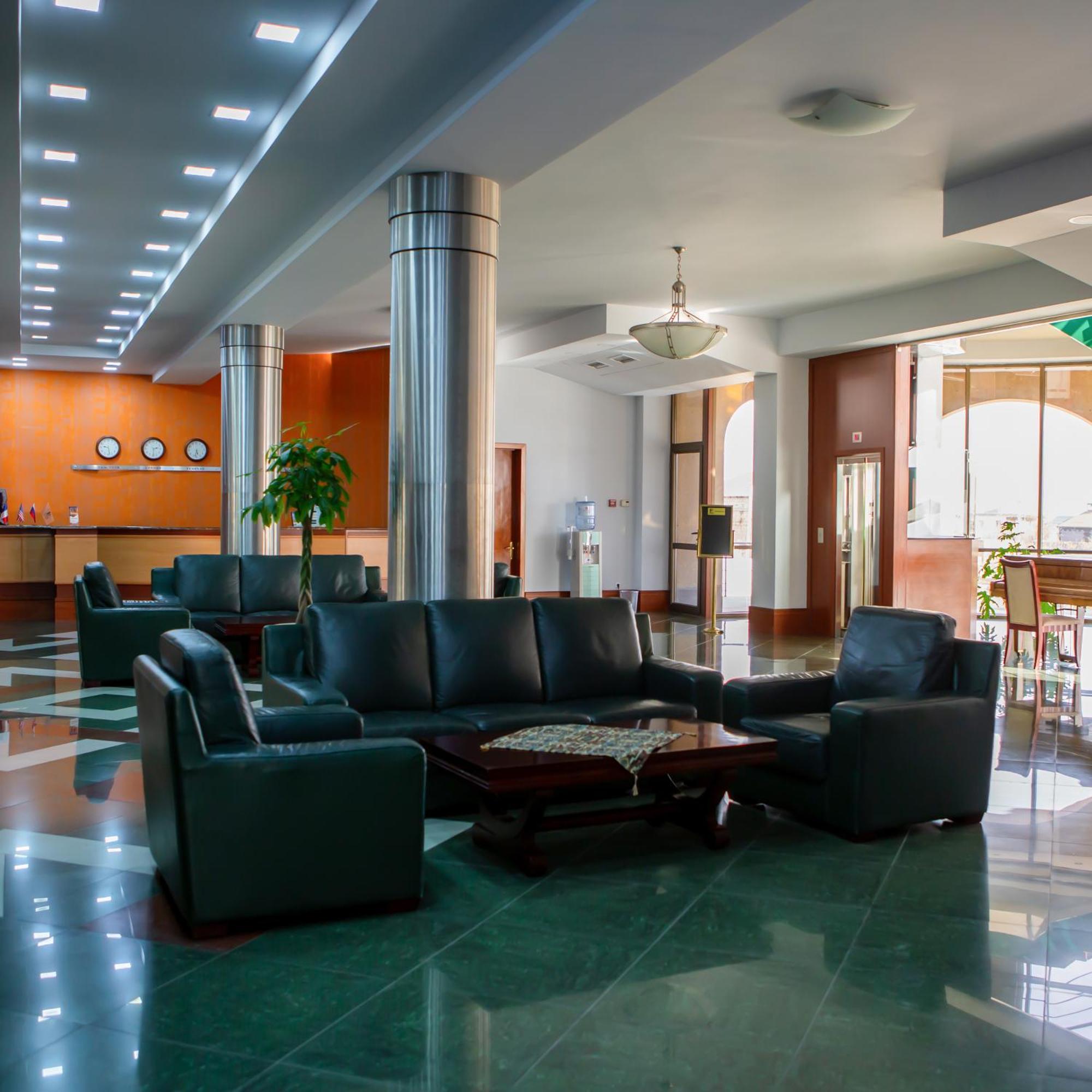 Latar Hotel Yerevan Exterior photo