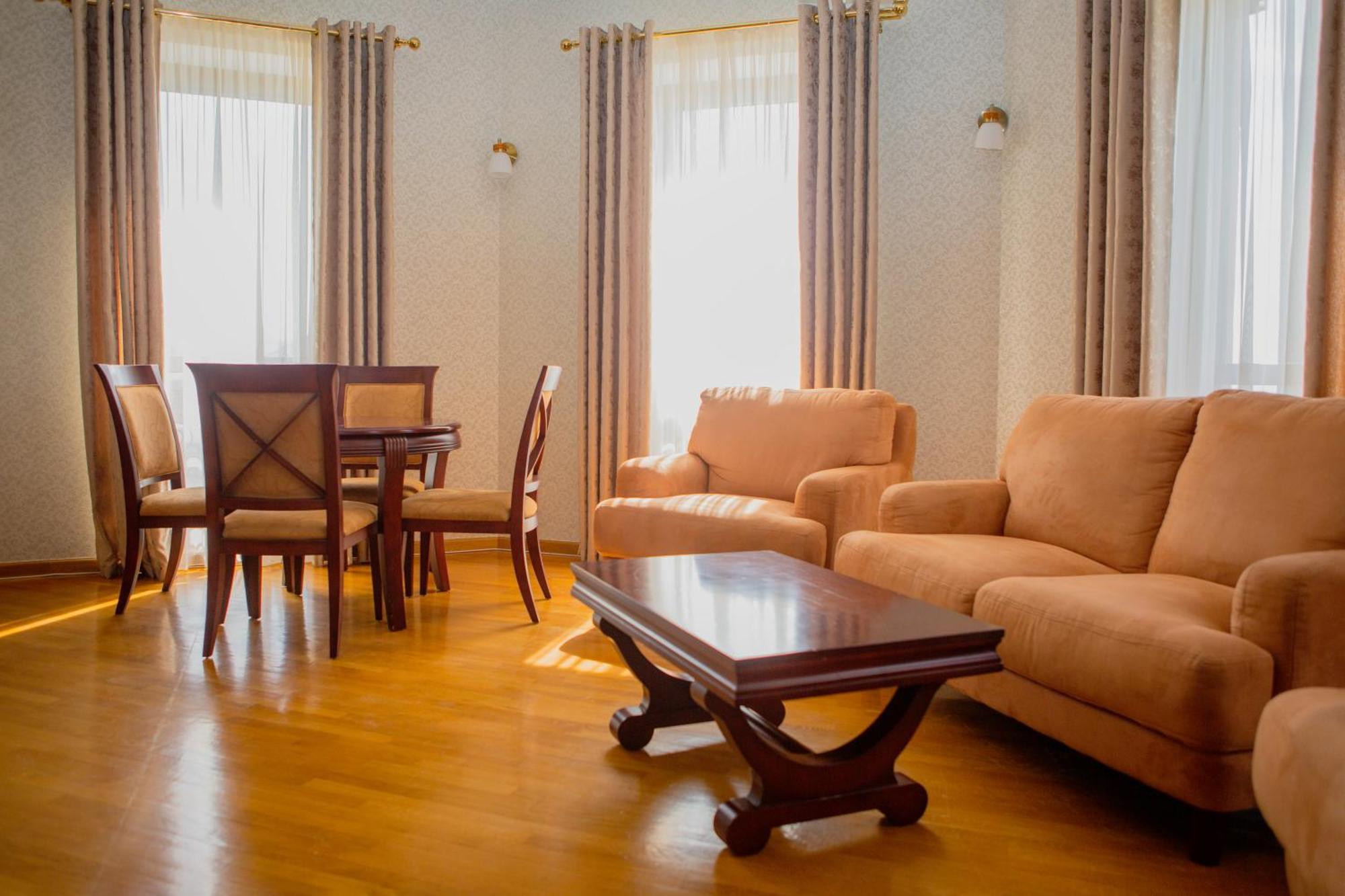 Latar Hotel Yerevan Room photo